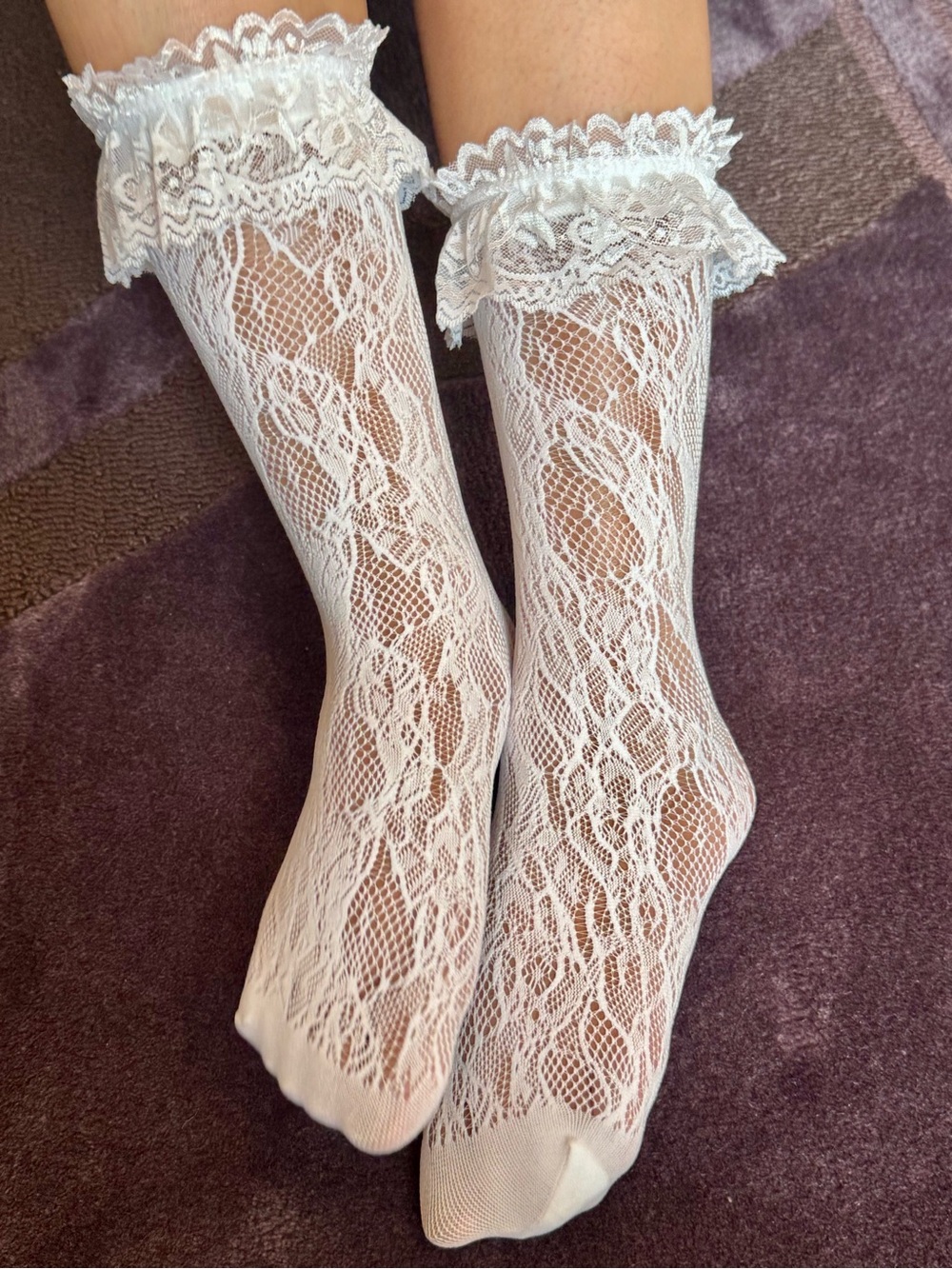 White Lace Ruffle Ankle Socks - Picture 5 of 7